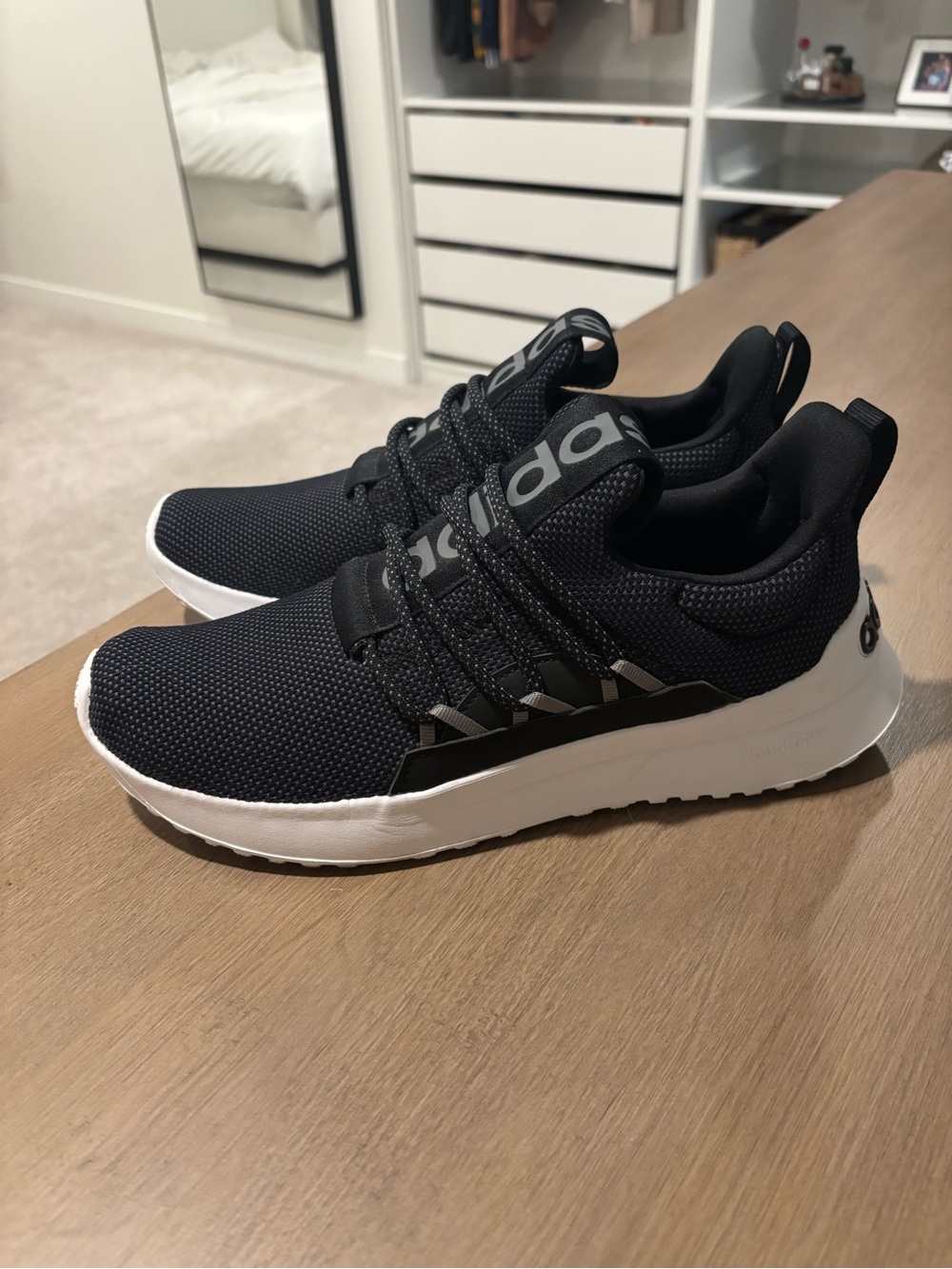 Like New Adidas shoes Men’s size 9